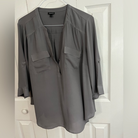 (T18) Torrid-Gray Harper Georgette Pullover 3/4 Sleeve Blouse - Picture 3 of 5